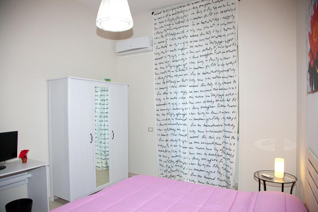 Domus Armenio Bed and Breakfast Neapel Rum bild